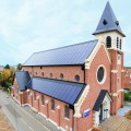 La rénovation de l'église St Vaast a permis l'installation de panneaux solaires sur la toiture grâce à un montage financier original
